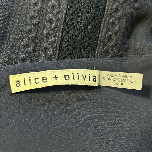 ALICE + OLIVIA Jules Off the Shoulder Top Navy Blue Lace Embroidered Shirt Sz XS - Picture 9 of 13